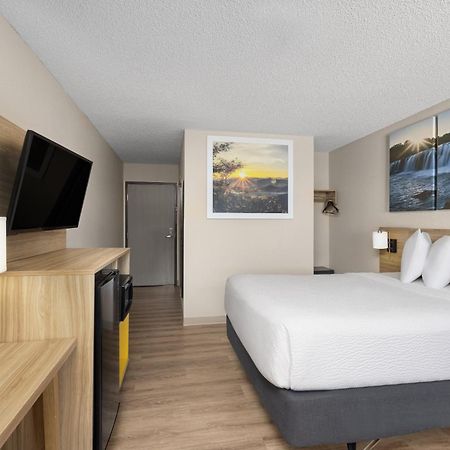 Days Inn By Wyndham Carthage Exteriör bild