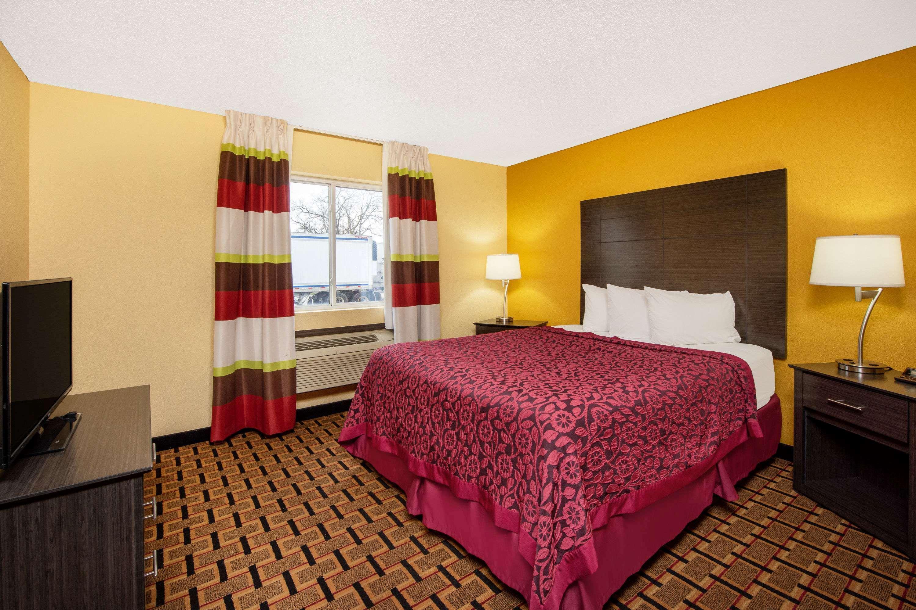 Days Inn By Wyndham Carthage Exteriör bild