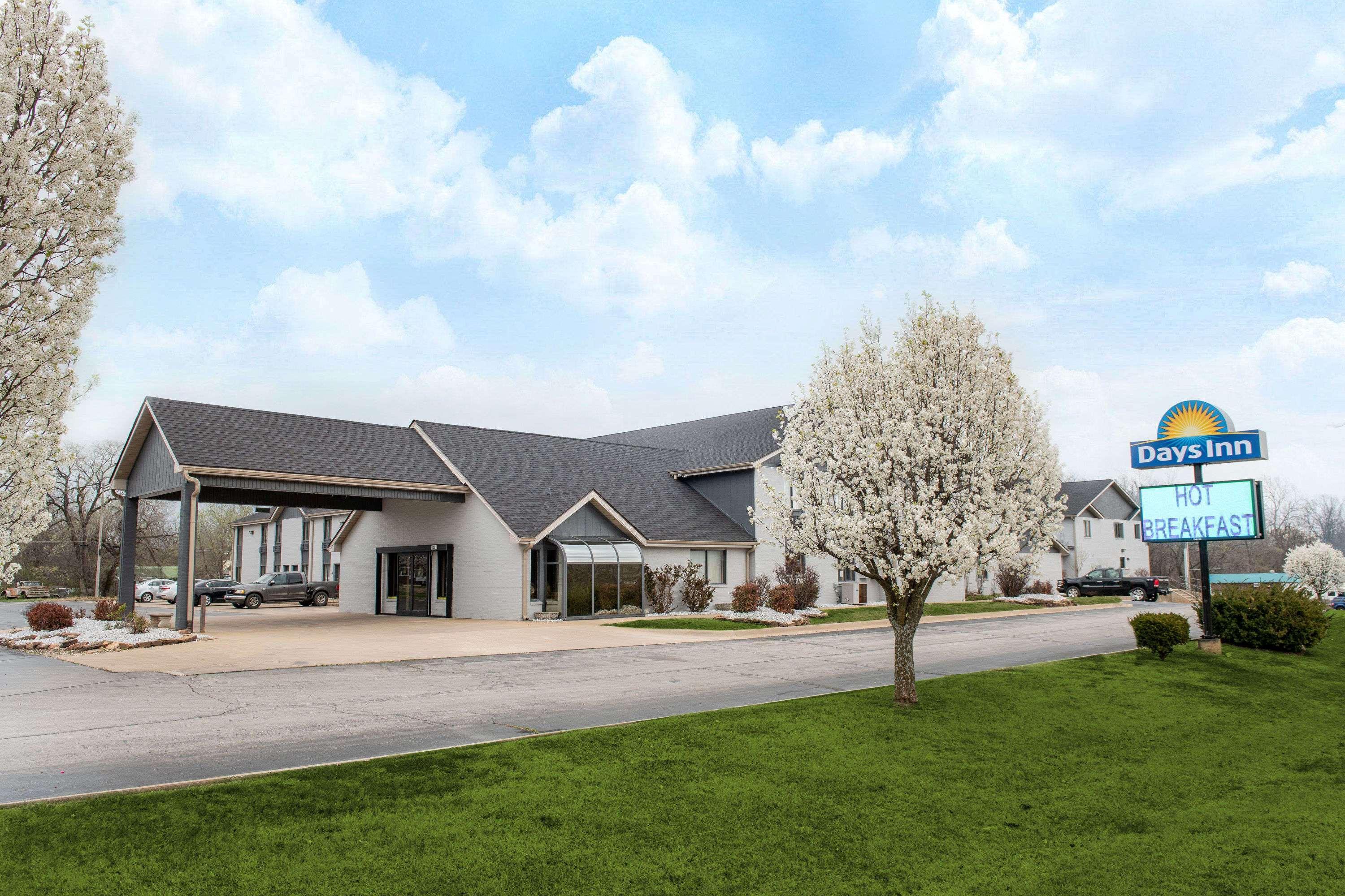 Days Inn By Wyndham Carthage Exteriör bild