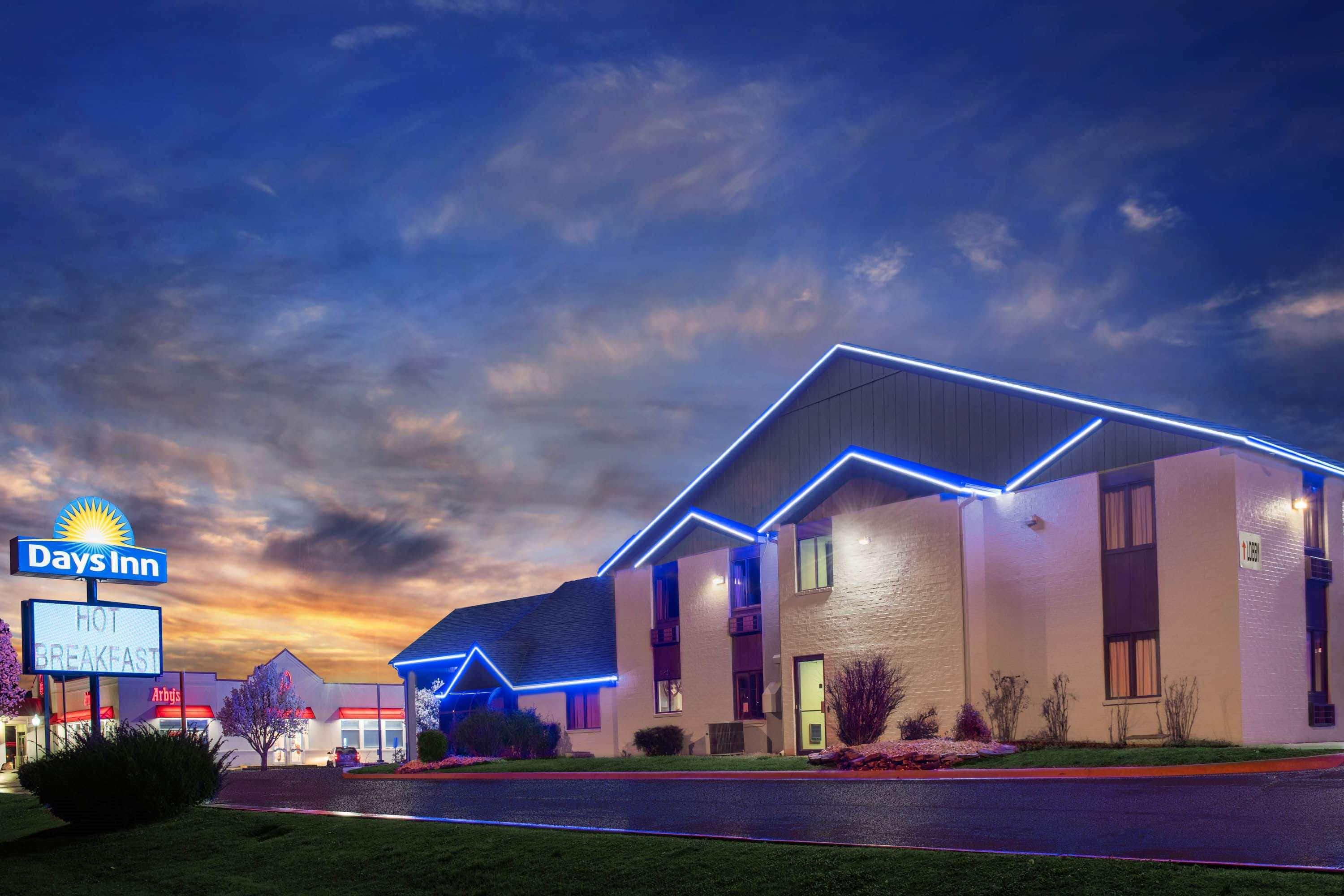 Days Inn By Wyndham Carthage Exteriör bild