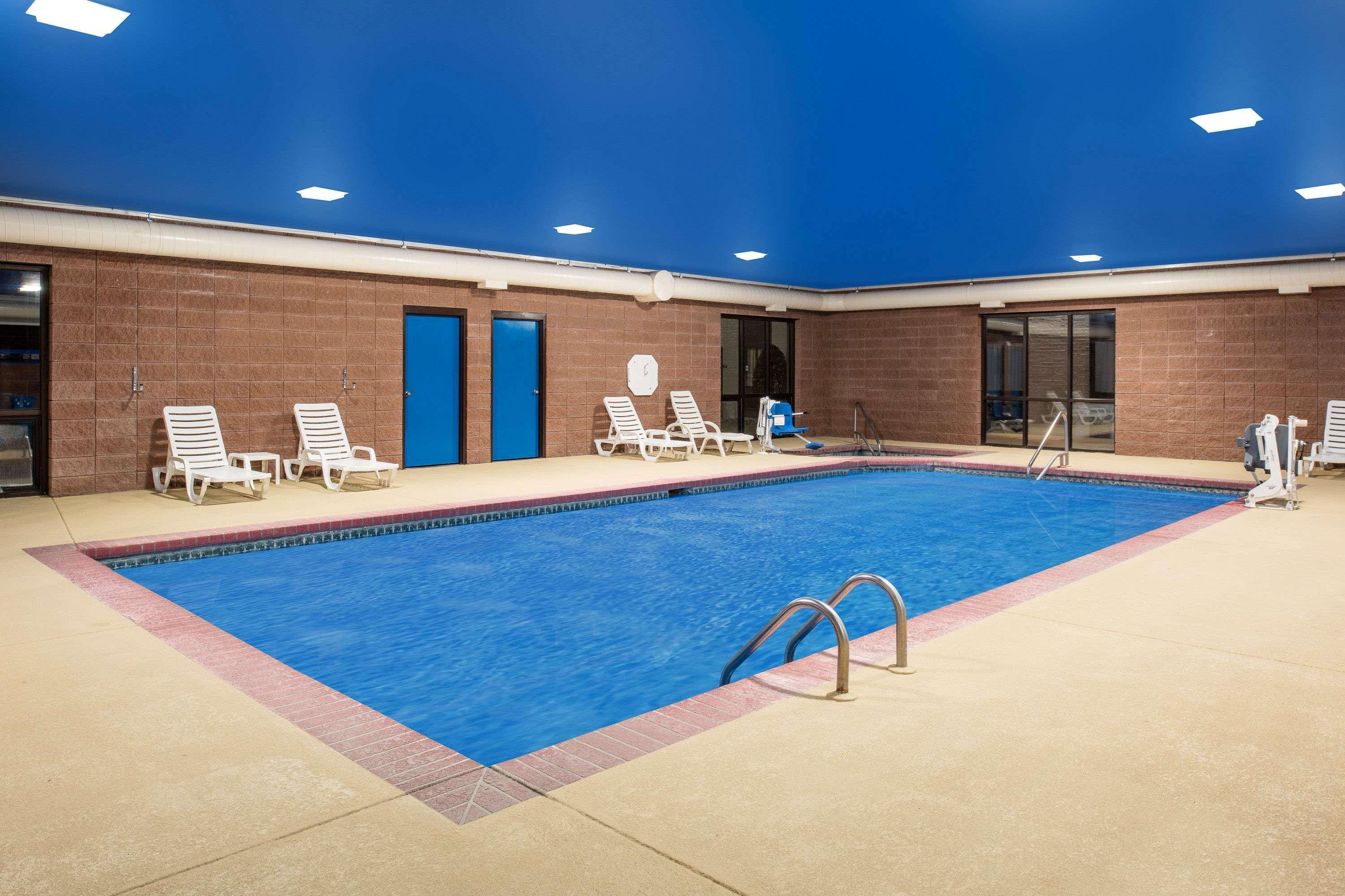 Days Inn By Wyndham Carthage Exteriör bild