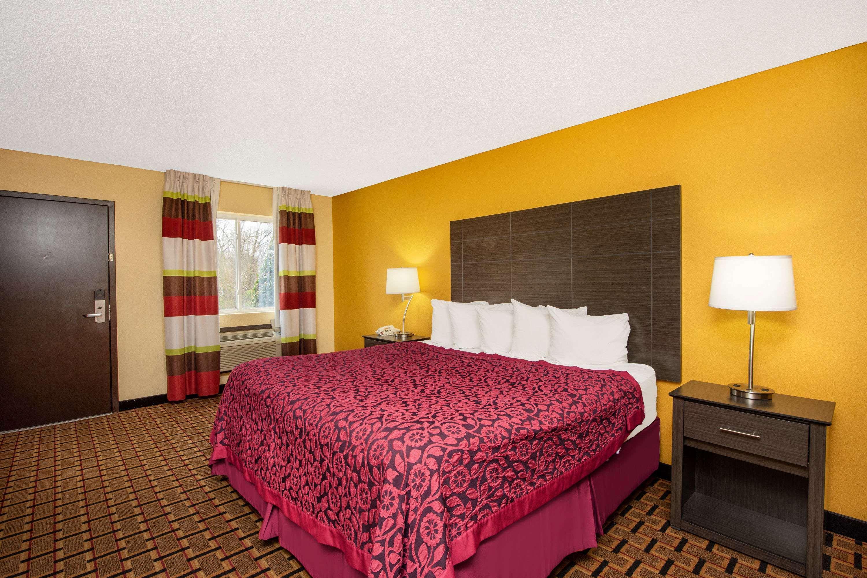 Days Inn By Wyndham Carthage Exteriör bild