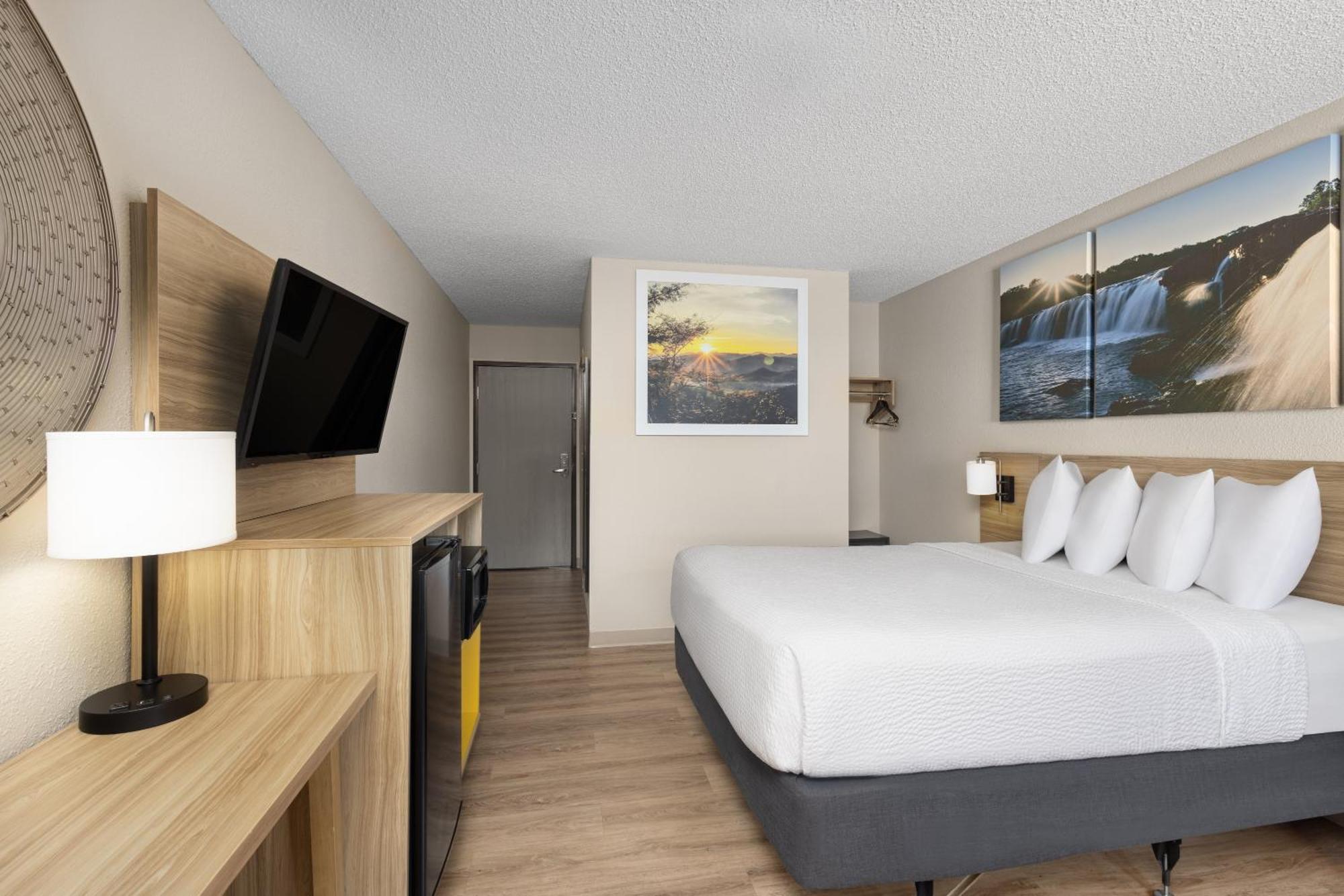 Days Inn By Wyndham Carthage Exteriör bild