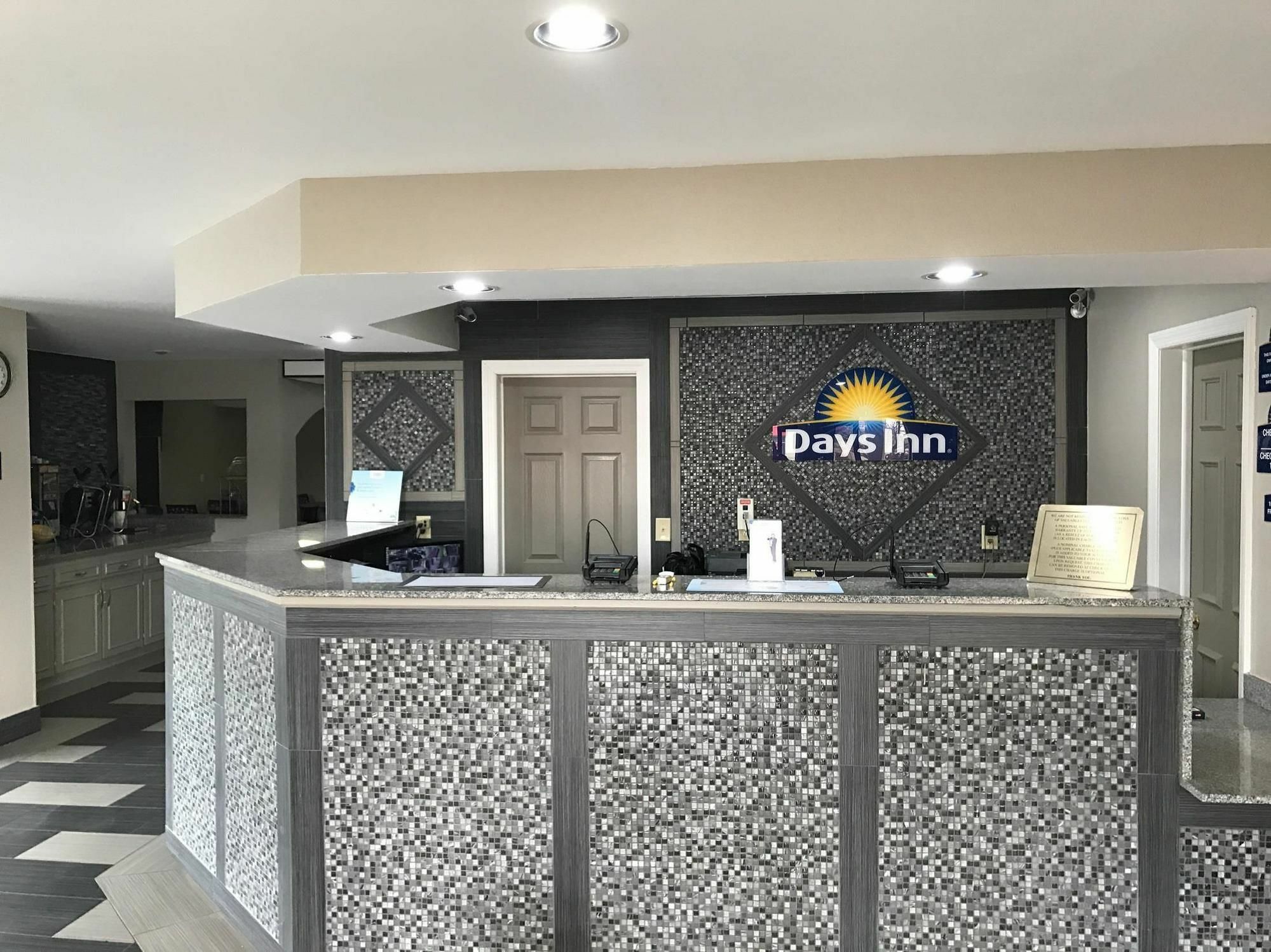 Days Inn By Wyndham Carthage Exteriör bild